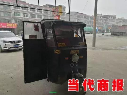 这个邵阳人真牛逼,竟用中央电视台的采访车在农村拉客