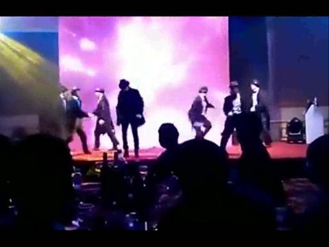 公司年会黑色衣服搞笑串烧舞蹈