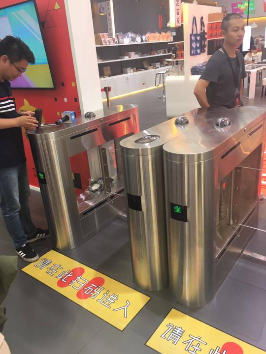 酷炫体验阿里无人便利店:人脸识别完成餐饮订单,支付门10秒付款