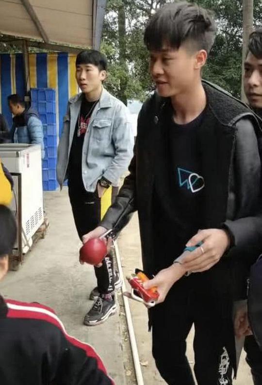 快手许华升真实人品曝光！抽的烟价格被扒后，网友直呼：真一哥