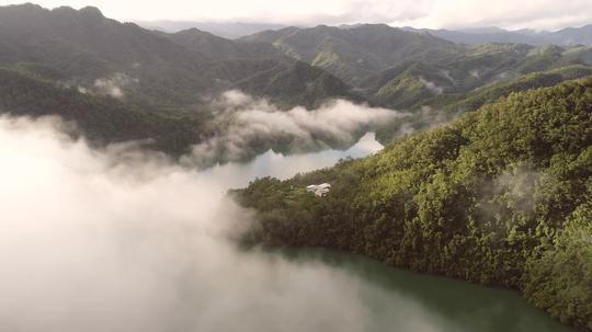 4k壮观森林湖泊云雾仙境_3840x2160_高清视频素材下载