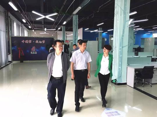 财经正文修文项目负责人廖金花介绍创业小镇发展规划及运营模式