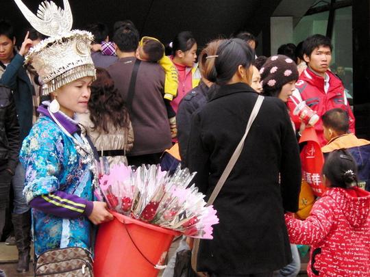 西方情人节遭遇中国传统春节,鲜花店生意清淡门可罗雀