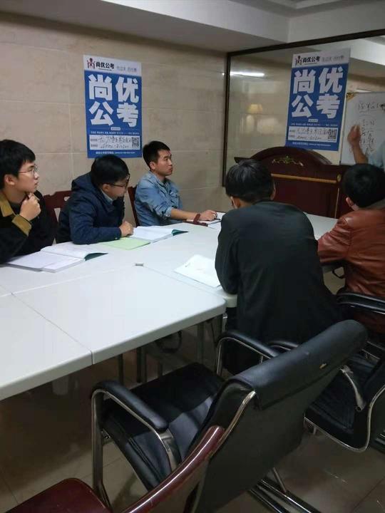 尚优公考——2018合肥庐江供水集团面试热点真题:银发族成网络骗局