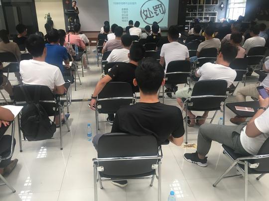 创业交流会",邀请了安徽省各市县创业者参加,现场讨论创业形式,进行创