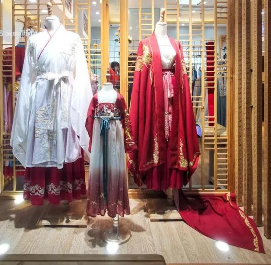 成都4万多年轻人开网店卖汉服，名副其实汉服之都!