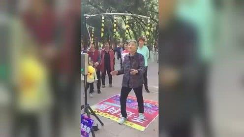 创业摆摊大娘是接力棒烫手吗你怎么不接