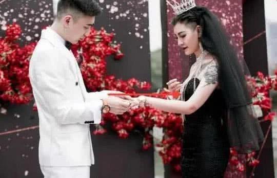 《最美婚礼》主角火遍抖音,经过时间洗礼,如今却生活成了这般!