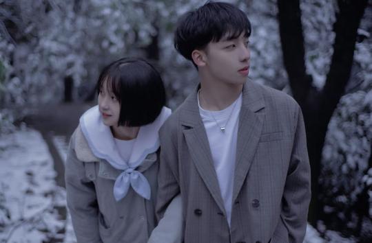 快手网红撞脸陈立农,侧脸相似度99.9%,女友竟是"沈月"?