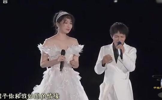 周深崔佳莹同台合唱，真的是开口脆，完美契合