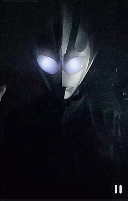 抖音很火的奥特曼光之变装特效视频免费