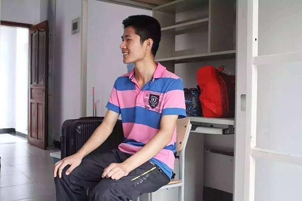 大学生报到父母应该陪着一起去吗