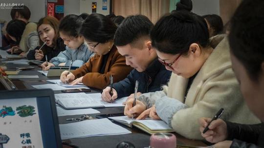 全体老师认真学习