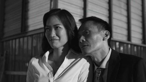 揭露“上流社会”丑态，片中底层人如蛆般的生活，把我看无语了