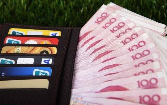 你的信用卡都是分期还款还是套现还款?知道每个月多花多少钱吗?