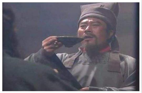 《水浒传》中最大的骗局:上二斤牛肉，是一个骗局，我们都被骗了