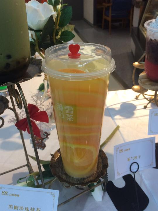 奶茶加盟赚钱并不难，漫雪的茶带你迅速创业走向致富