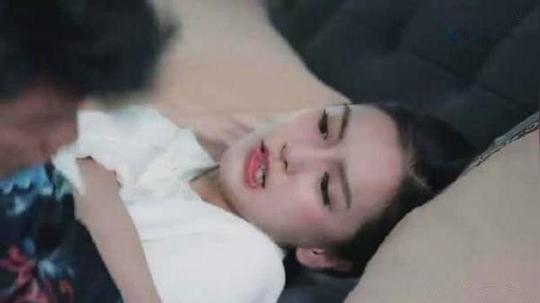 《创业时代》杨颖激情戏穿帮严重,谁留意双脚动作和纹身成亮点