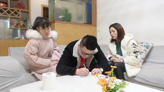 小俩口创业找姐姐借钱,姐姐让他签合同,还钱时姐姐的话让人暖心2019