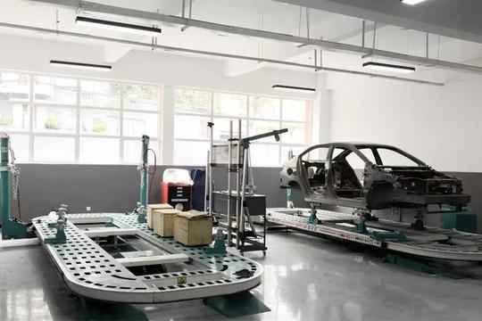 汽车钣金实训区——大梁校正工位