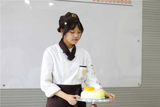 我是新生|中学毕业学西点，点亮创业开店梦想!