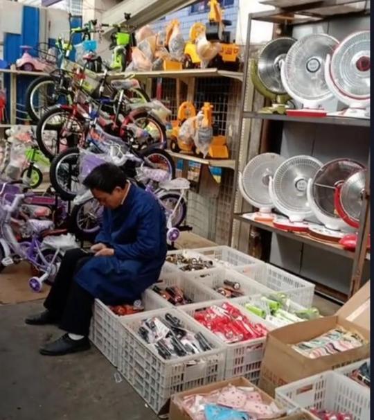 国家鼓励地摊经济，我也想摆摊，可不懂做什么，能给点建议吗?