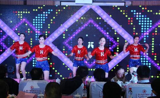 生殖中心护理团队表演的舞蹈《goodtime》