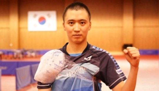 雅加达亚运会乒乓球男单八分之一决赛爆出大冷门,韩国名将郑荣植输给
