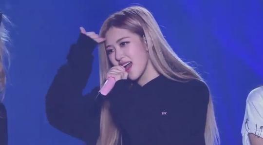 blackpink《stay》超清现场版，妮妮怎么哭了!
