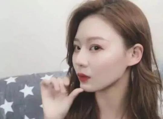 抖音女神温婉直播没开美颜也太幻灭了吧!你和网红之间
