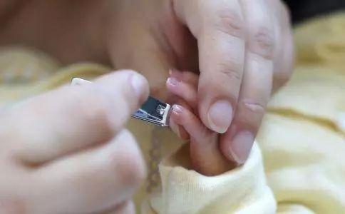 给宝宝剪指甲如何避免错误