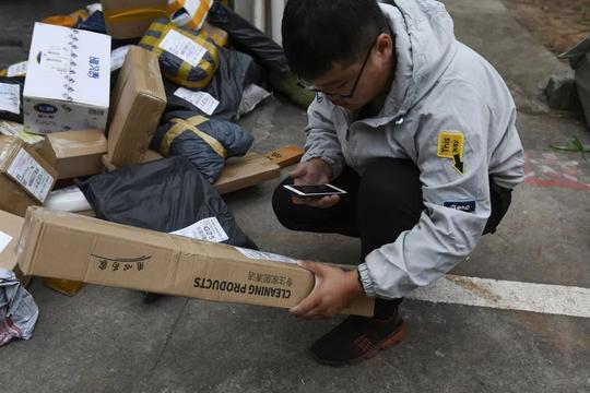 投资8万月入2万,快递小哥创业成功:比员工更累_眼光