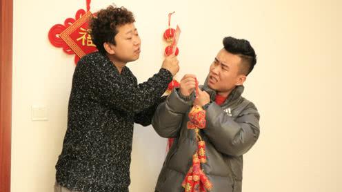 小伙给舅舅拜年，一不小心说了实话，不料被舅舅整蛊