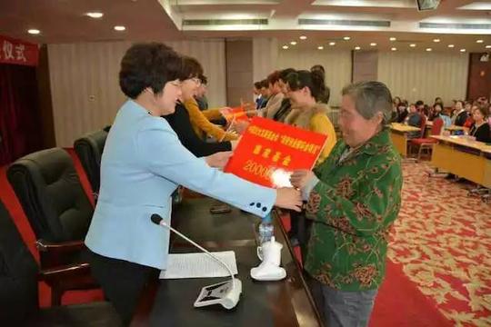 内蒙古妇女网呼伦贝尔市母亲创业循环金项目在精准中
