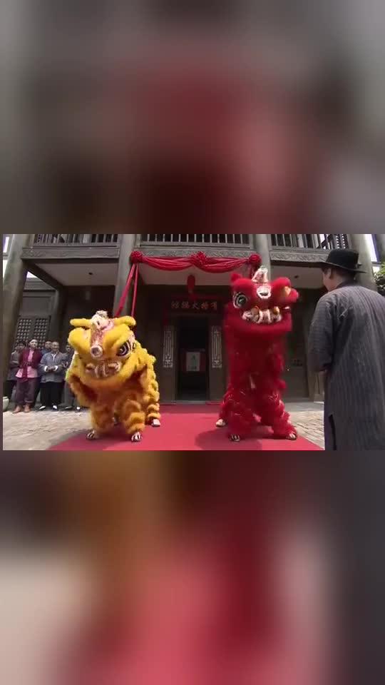 店内生意萧条，女员工奋力拉客，整得像红楼一样