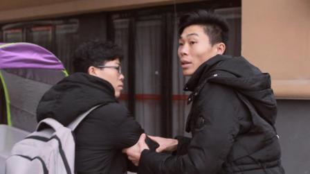 街头掉包骗子行骗全过程,小伙钱财全部被骗走,看完我明白了