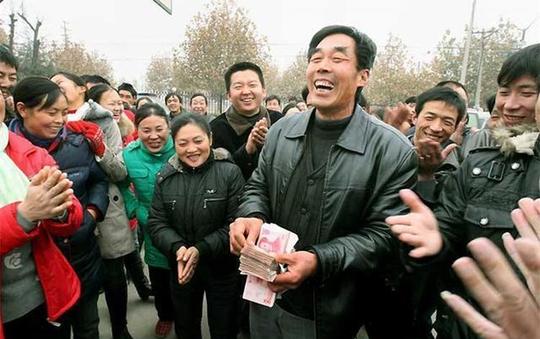 农村俗语"一人赚钱全村馋,一人致富全村拦",啥意思?有