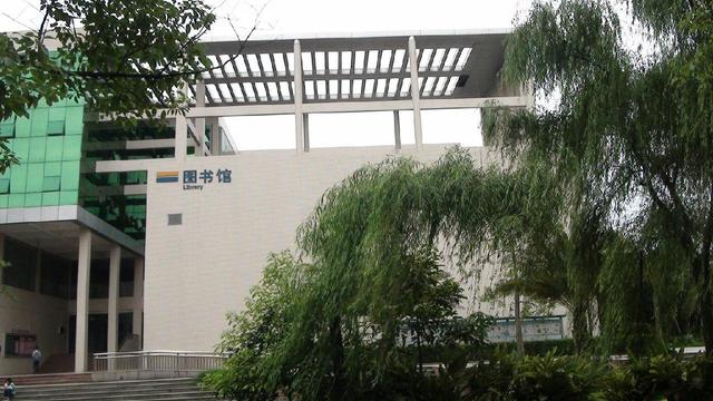 建议千人以上中小学配心理教师两会热点