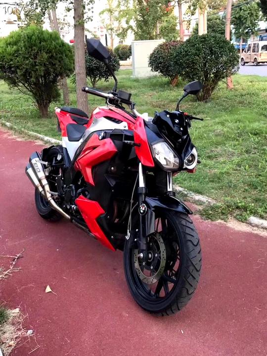 国产宝马单r大小眼。恶魔眼大灯。双缸水冷400cc。国产宝