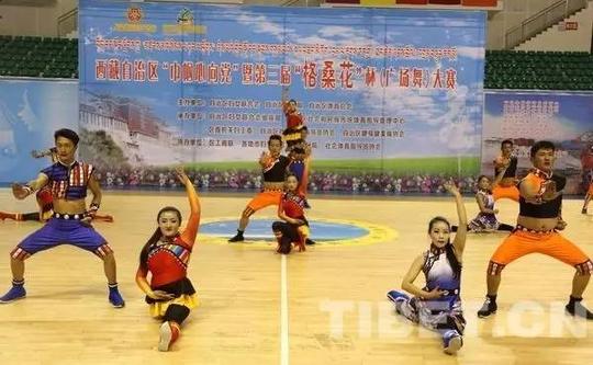 "格桑花"舞出无限魅力:西藏广场舞大赛在拉萨举行