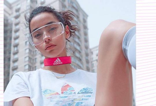 adrianneho,让你心跳加速流汗不止》,宣告了潮流女神正式成为品牌