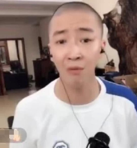 刘一手直播粉丝让他参加仙洋生日，他不敢去，网友：怕挨打？