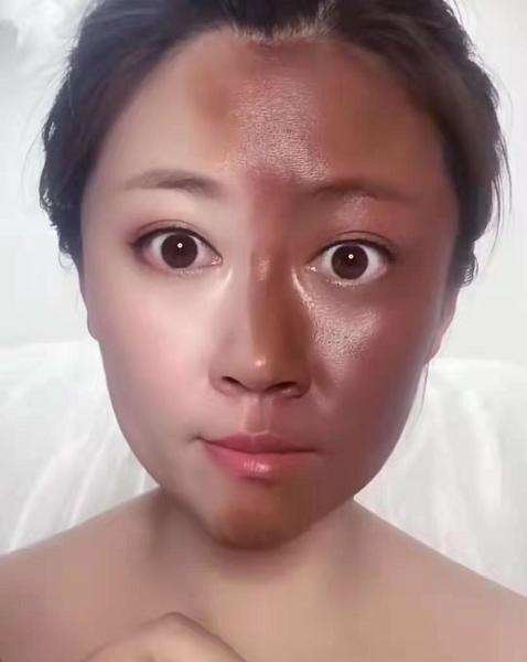 美术生用“黑色粉底”化妆，开始：瞎胡闹，结尾：有“两把刷子”！