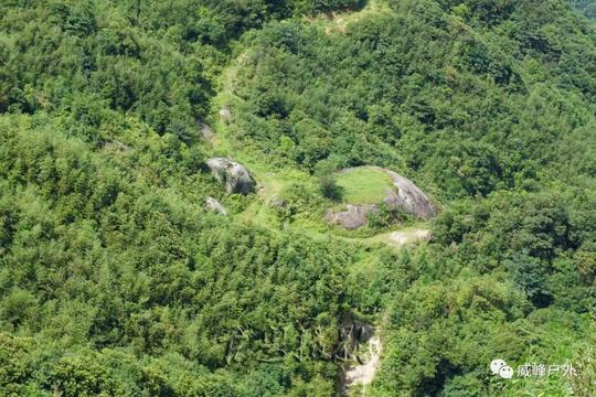 两广三地驴友联合穿越螺壳山脉的锅盖顶—石台山