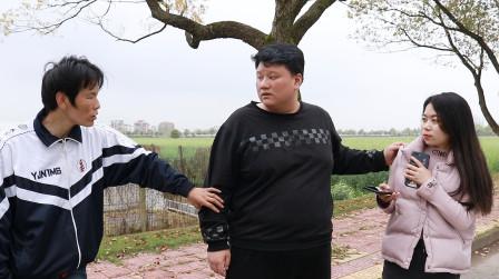 街头骗术，骗子设局套路路人，没想白搭了一手机