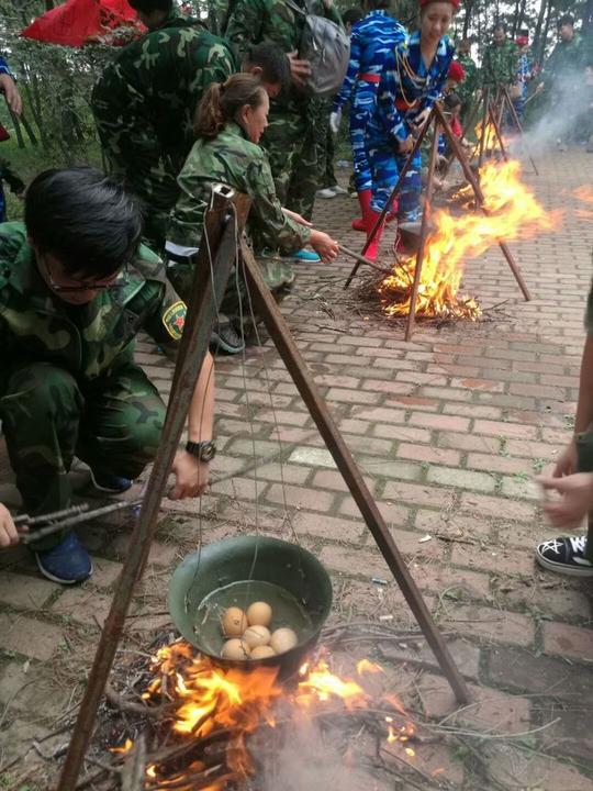 企业进行军事化拓展训练的目的和意义南充青松林海战狼特训营