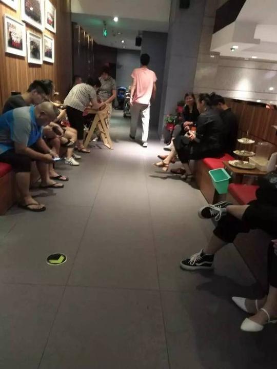 【实拍】老鼠事件之后,红庙的这家海底捞店生意怎么样