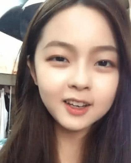 抖音“婴儿肥女神”长啥样?当关掉美颜那一刻，网友:情敌拔刀吧