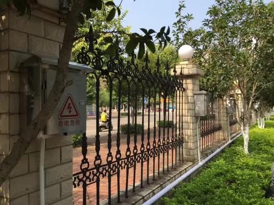 地址:鹿寨县创业路2号政府大院内