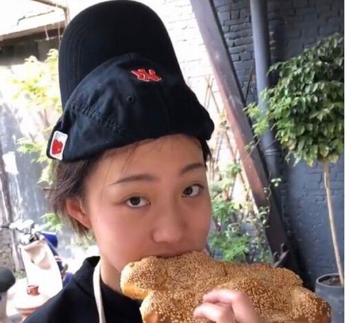 疯产姐妹邵雨轩为啥叫贝勒爷疯产姐妹是哪个mcn机构公司团队的
